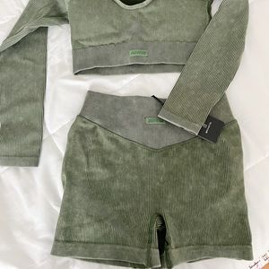 Bo + Tee Finesse V Waist shorts- L